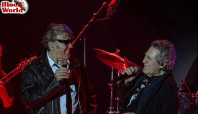 Lorenzo Santamaría junto a Miguel Rios en su espectacular concierto en el Palacio de Congresos de Granada.