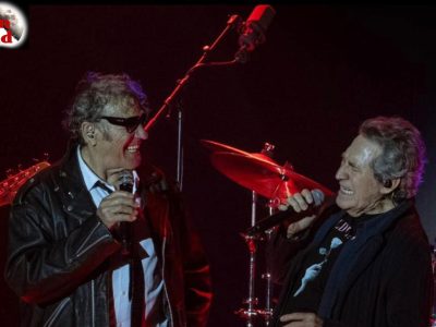 Lorenzo Santamaría junto a Miguel Rios en su espectacular concierto en el Palacio de Congresos de Granada.